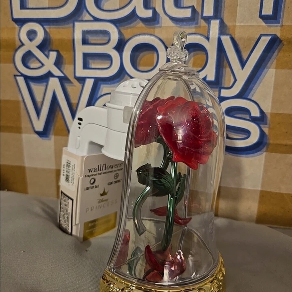 Bath and Body Works Belles Enchanted Rose wallflower plug in - Picture 2 of 5
